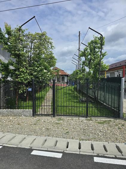 Casă cu Teren 1410 Mp în Cocora
