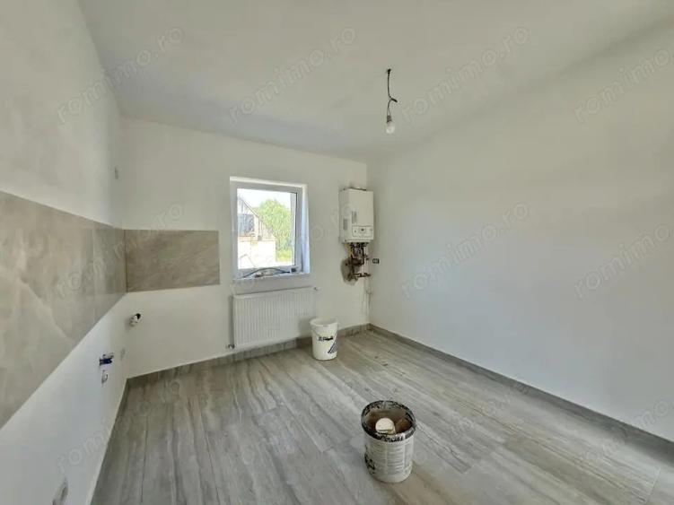 Casă cu 3 camere cu Canalizare în Utvin