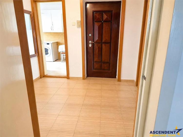 Apartament cu 3 camere decomandat în Drumul Poienii