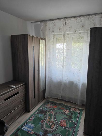 Apartament cu 2 camere semidecomandat în Craiovița Nouă