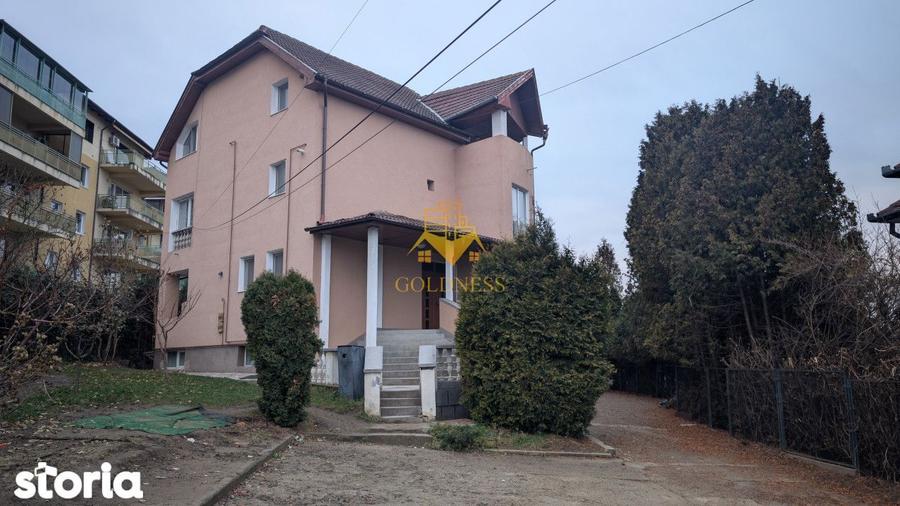 Casă cu 9 camere cu Teren 2000 Mp în Andrei Mureșanu
