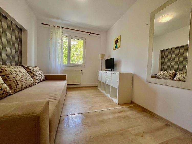 Apartament cu 3 camere semidecomandat, mobilat în Circumvalațiunii