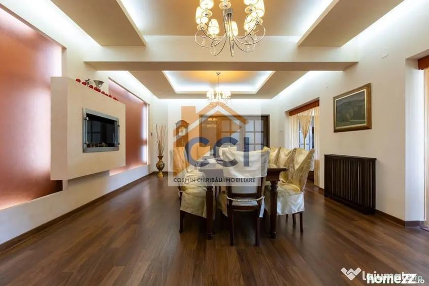Casă cu 7 camere cu Teren 397 Mp în Central