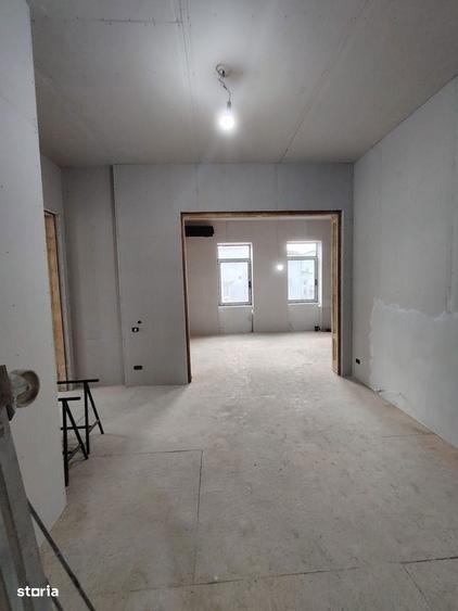 Apartament cu 4 camere semidecomandat în Central