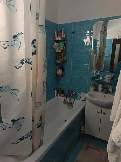 Apartament cu 3 camere decomandat în Berceni