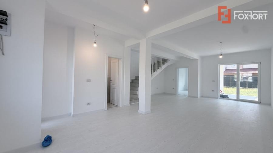 Casă cu 4 camere cu Teren 313 Mp în Moșnița Nouă