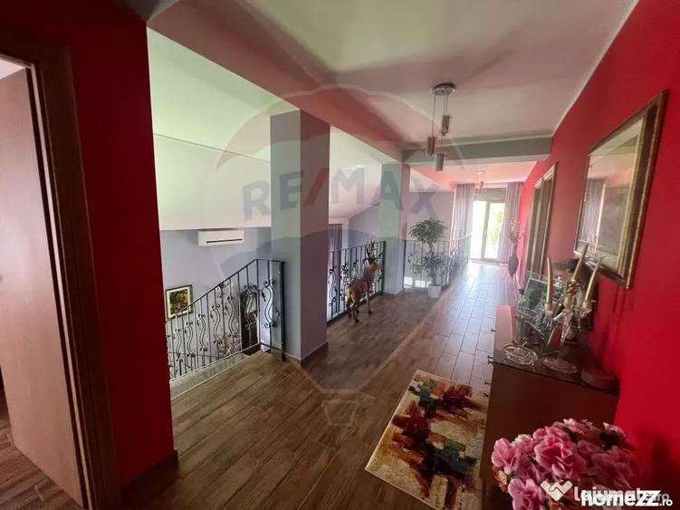 Casă cu 7 camere cu Teren 983 Mp în Garoafa