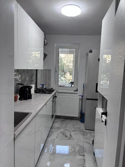 Apartament cu 3 camere decomandat în Dâmbovița