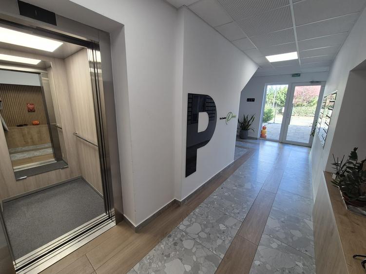 Penthouse cu 4 camere decomandat în Vladimirescu