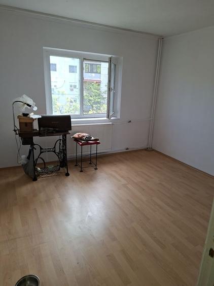 Apartament cu 3 camere decomandat în Rogerius