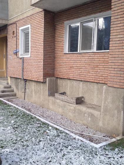 Apartament cu 3 camere semidecomandat în Exterior Vest