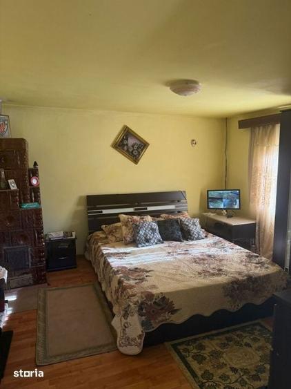 Casă cu 5 camere cu Teren 3279 Mp în Vârvor