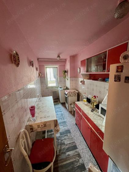 Apartament cu 3 camere decomandat în Polivalentă