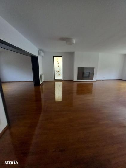Casă cu 7 camere cu Teren 750 Mp în Cișmigiu