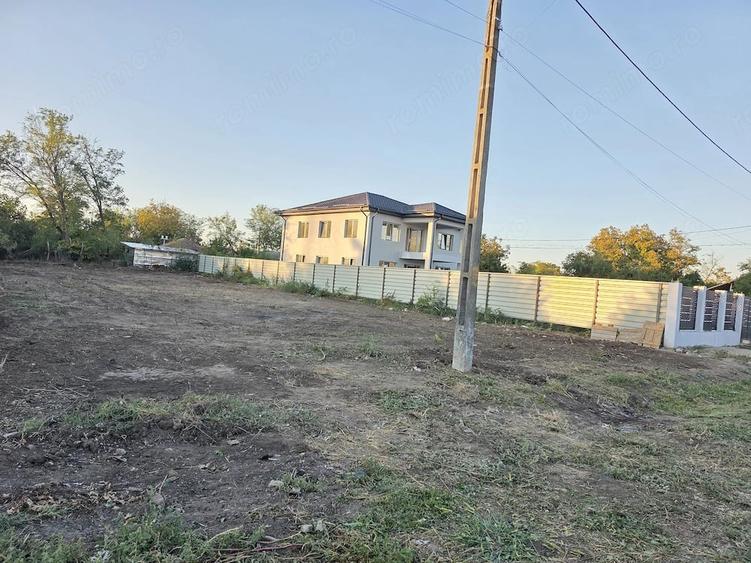 Teren de 937 mp, în Movilița