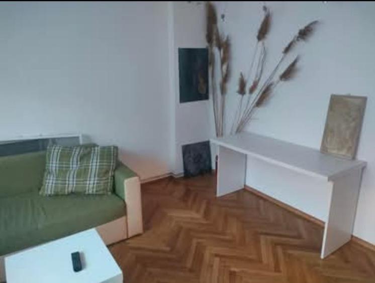 Apartament cu 2 camere decomandat în Alexandriei