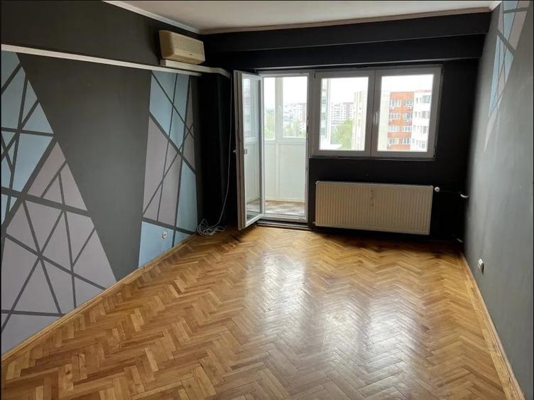 Apartament cu 4 camere decomandat în Berceni