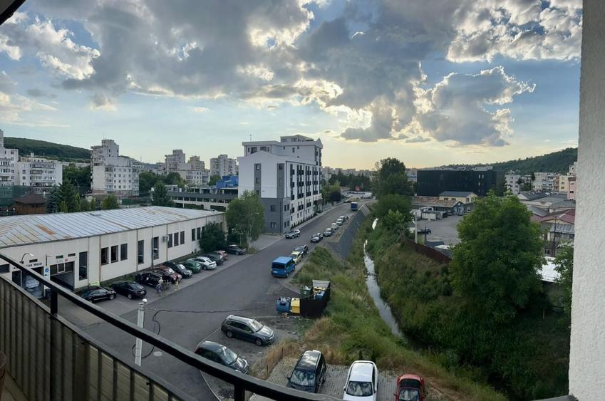 Apartament cu 2 camere decomandat, mobilat în Tudor