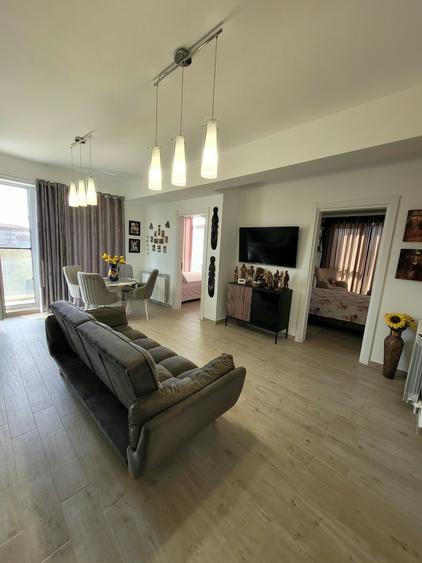 Apartament cu 3 camere semidecomandat în Central