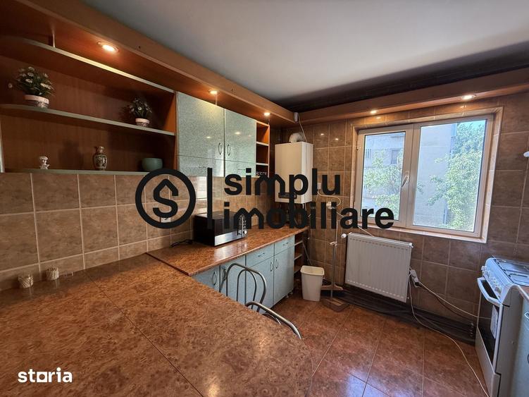 Apartament cu 3 camere semidecomandat în Brazda lui Novac