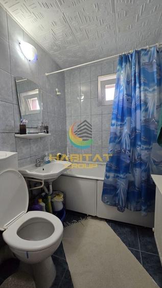 Apartament cu 3 camere semidecomandat în Berceni