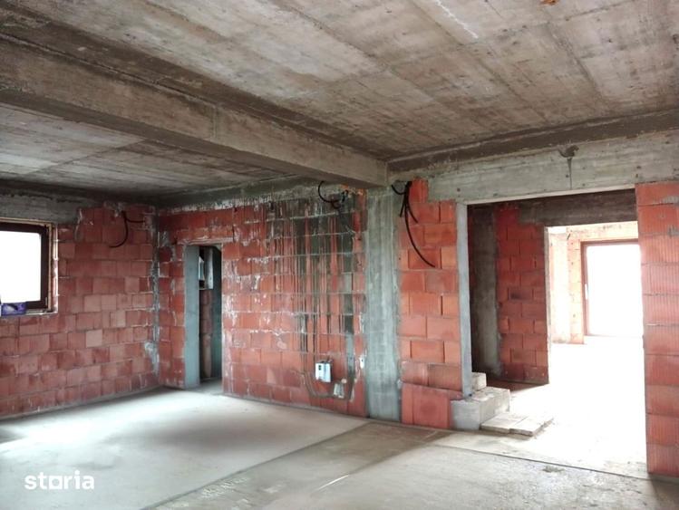 Casă cu 9 camere cu Teren 1400 Mp în Sânnicolau Mic