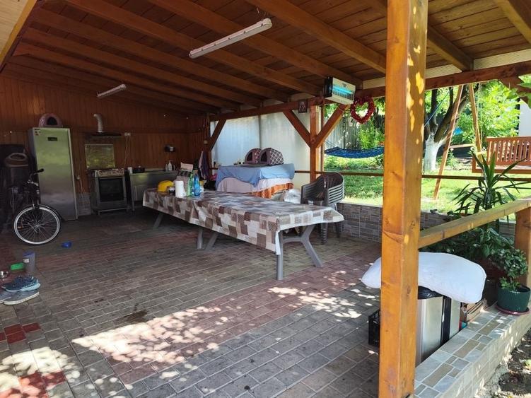 Casă cu 4 camere decomandat în Valea Adâncă