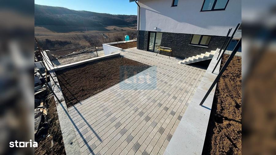 Casă cu 4 camere decomandat cu Teren 500 Mp în Baciu