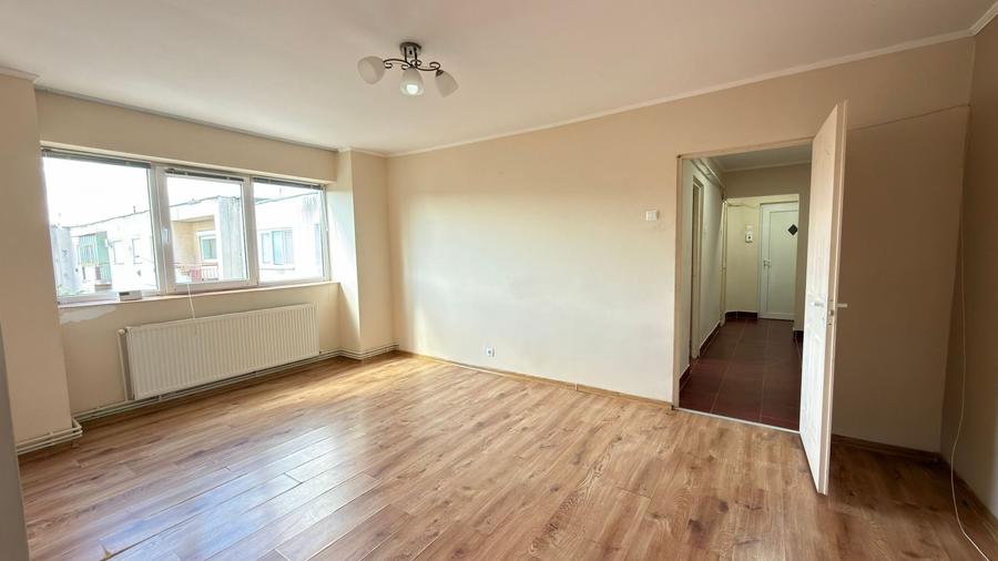 Apartament cu 3 camere semidecomandat în Nord-Vest