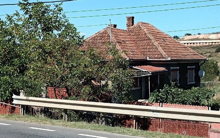 Casă cu Teren 2500 Mp în Mihăiești