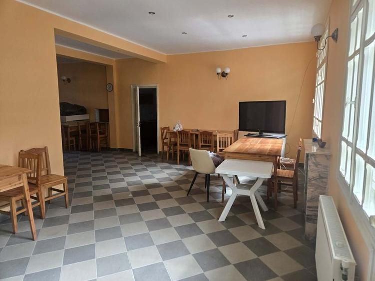 Casă cu 4 camere în Central