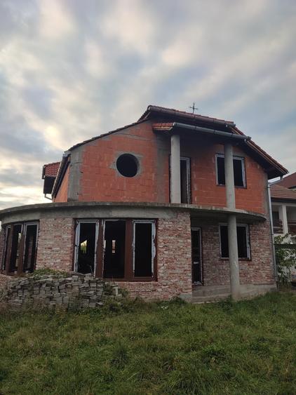 Casă cu 4 camere în Lazaret