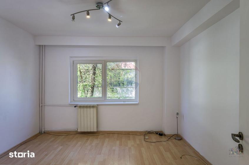 Apartament cu 3 camere în Tei