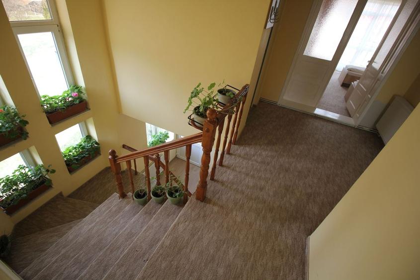 Casă individuală cu 4 camere cu Canalizare în Corunca
