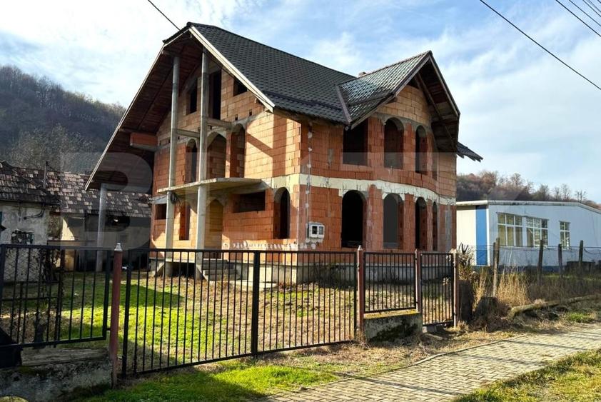 Casă individuală cu 5 camere cu Canalizare în Arcalia