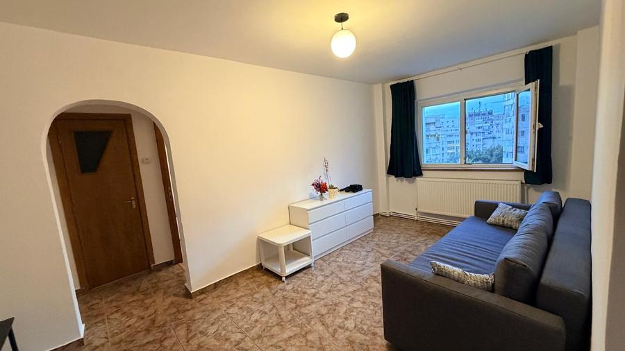 Apartament cu 4 camere semidecomandat în Timpuri Noi