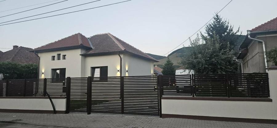 Casă cu 4 camere în Central