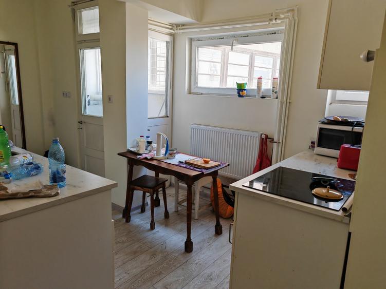 Apartament cu 3 camere nedecomandat în Sala Palatului