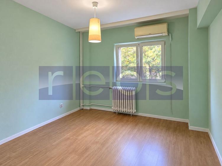 Apartament cu 4 camere semidecomandat în Teiul Doamnei
