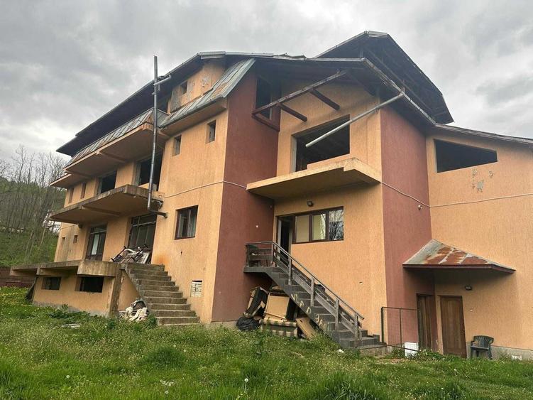 Casă cu 4 camere în Hotarele