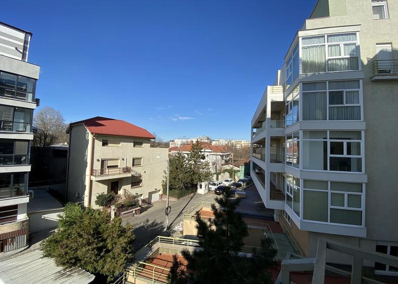 Birou, de 167 mp, în Herăstrău