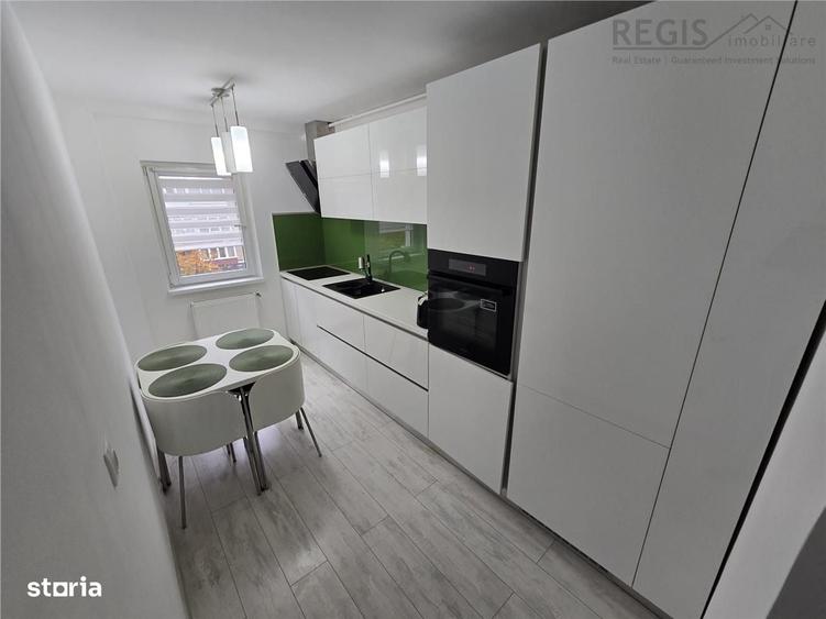 Apartament cu 3 camere decomandat în Central