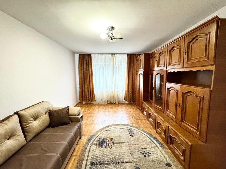 Apartament cu 2 camere decomandat în Nicolina