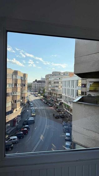 Apartament cu 4 camere decomandat în Ultracentral