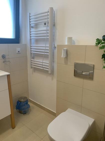 Apartament cu 3 camere semidecomandat în Băneasa
