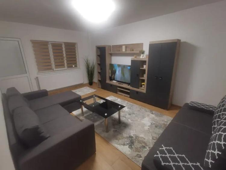 Apartament cu 2 camere decomandat în Rovine
