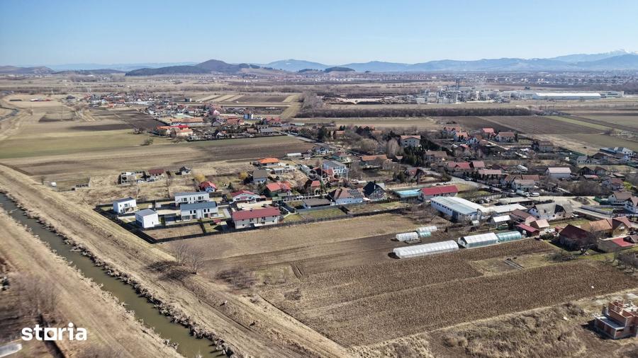 Teren de 6000 mp, în Stupini