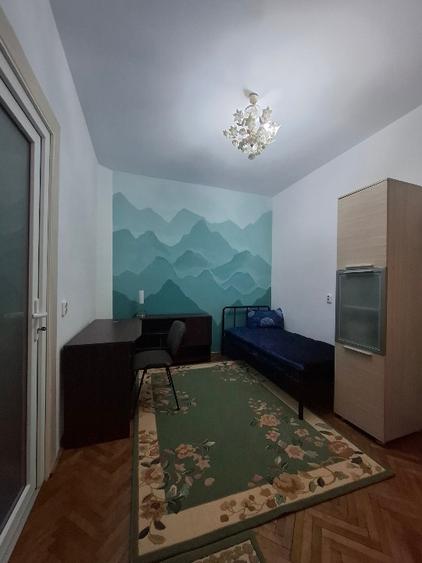 Apartament cu 3 camere semidecomandat, mobilat în Complex Studențesc
