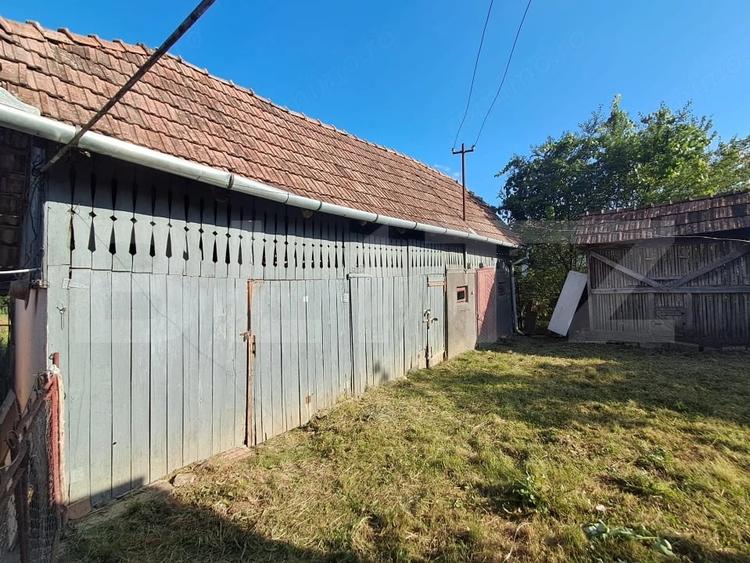 Casă cu 3 camere cu Teren 992 Mp în Porumbeni