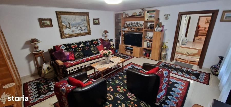 Casă cu 3 camere în Central